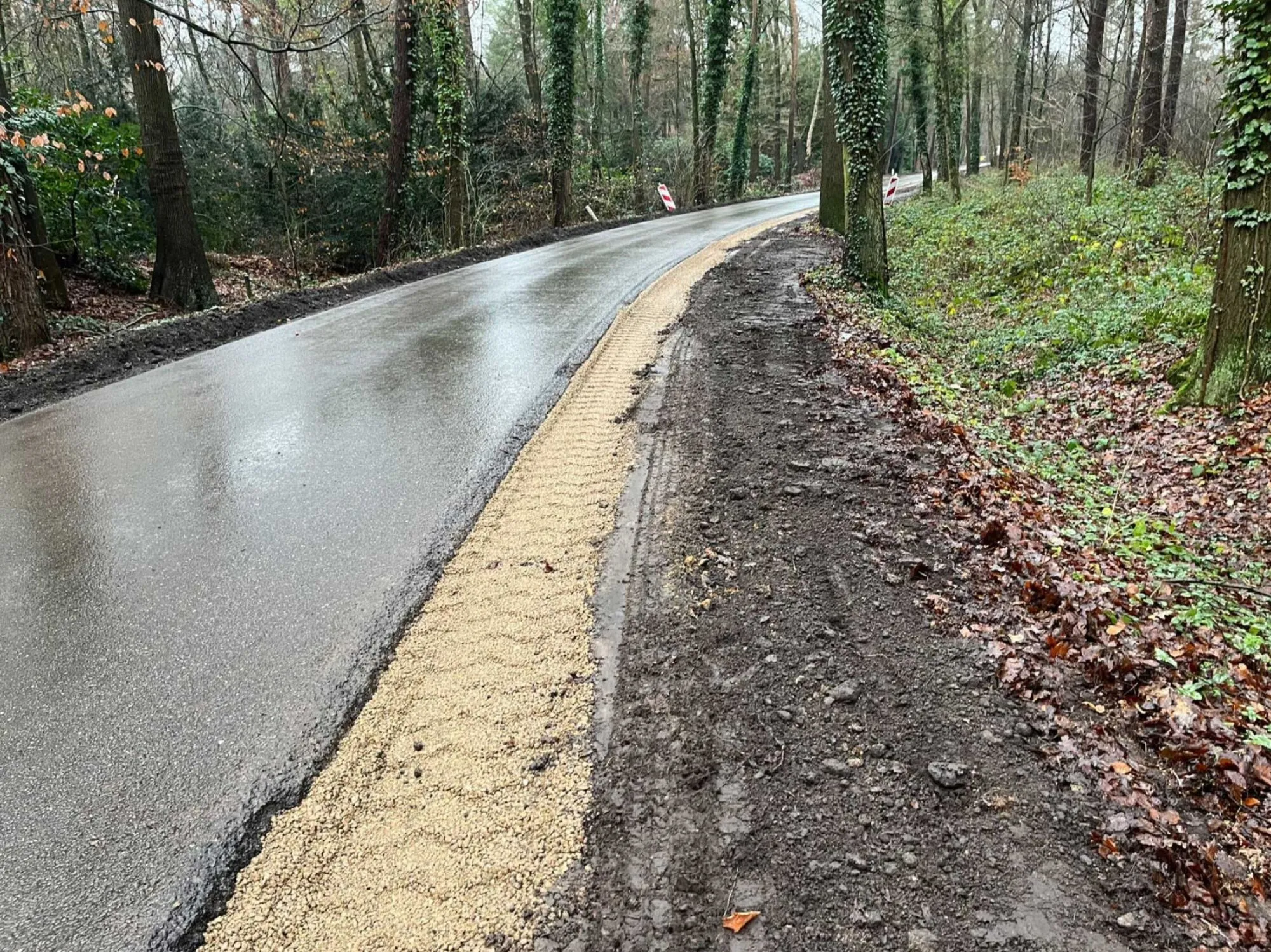 Aanbrengen berm verharding van Achterhoeks Padvast